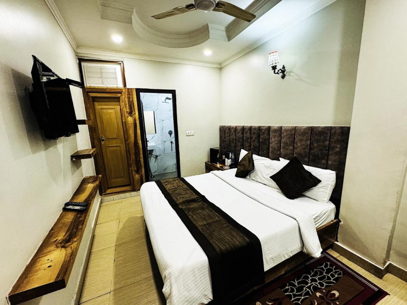 Hotel Jai Balaji, Paharganj, New Delhi Railway Station ภายนอก รูปภาพ