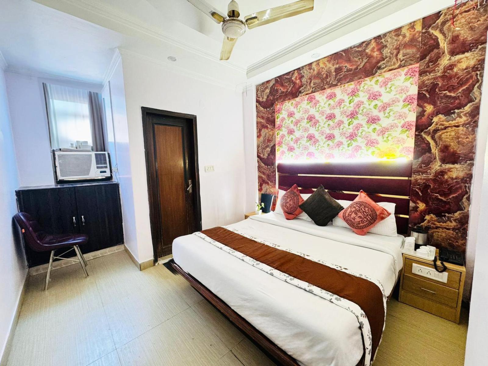 Hotel Jai Balaji, Paharganj, New Delhi Railway Station ภายนอก รูปภาพ
