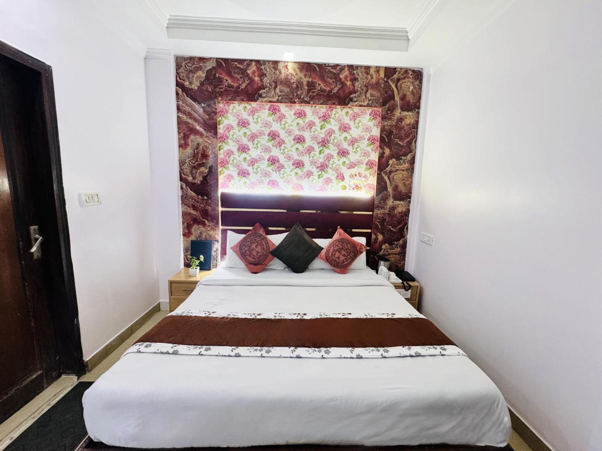 Hotel Jai Balaji, Paharganj, New Delhi Railway Station ภายนอก รูปภาพ