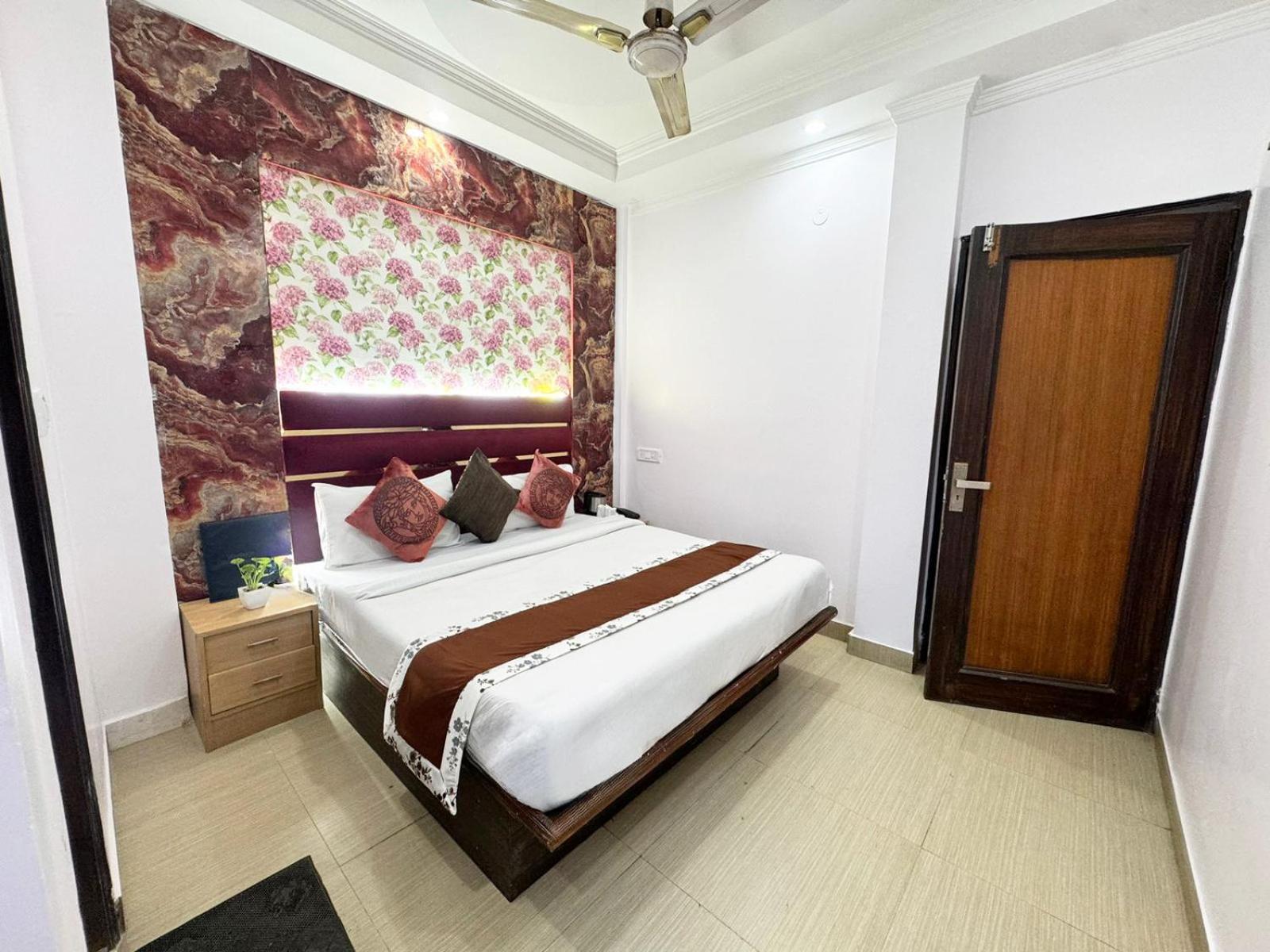 Hotel Jai Balaji, Paharganj, New Delhi Railway Station ภายนอก รูปภาพ