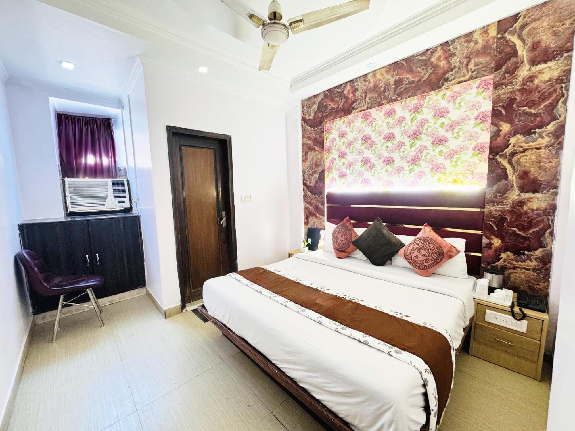 Hotel Jai Balaji, Paharganj, New Delhi Railway Station ภายนอก รูปภาพ