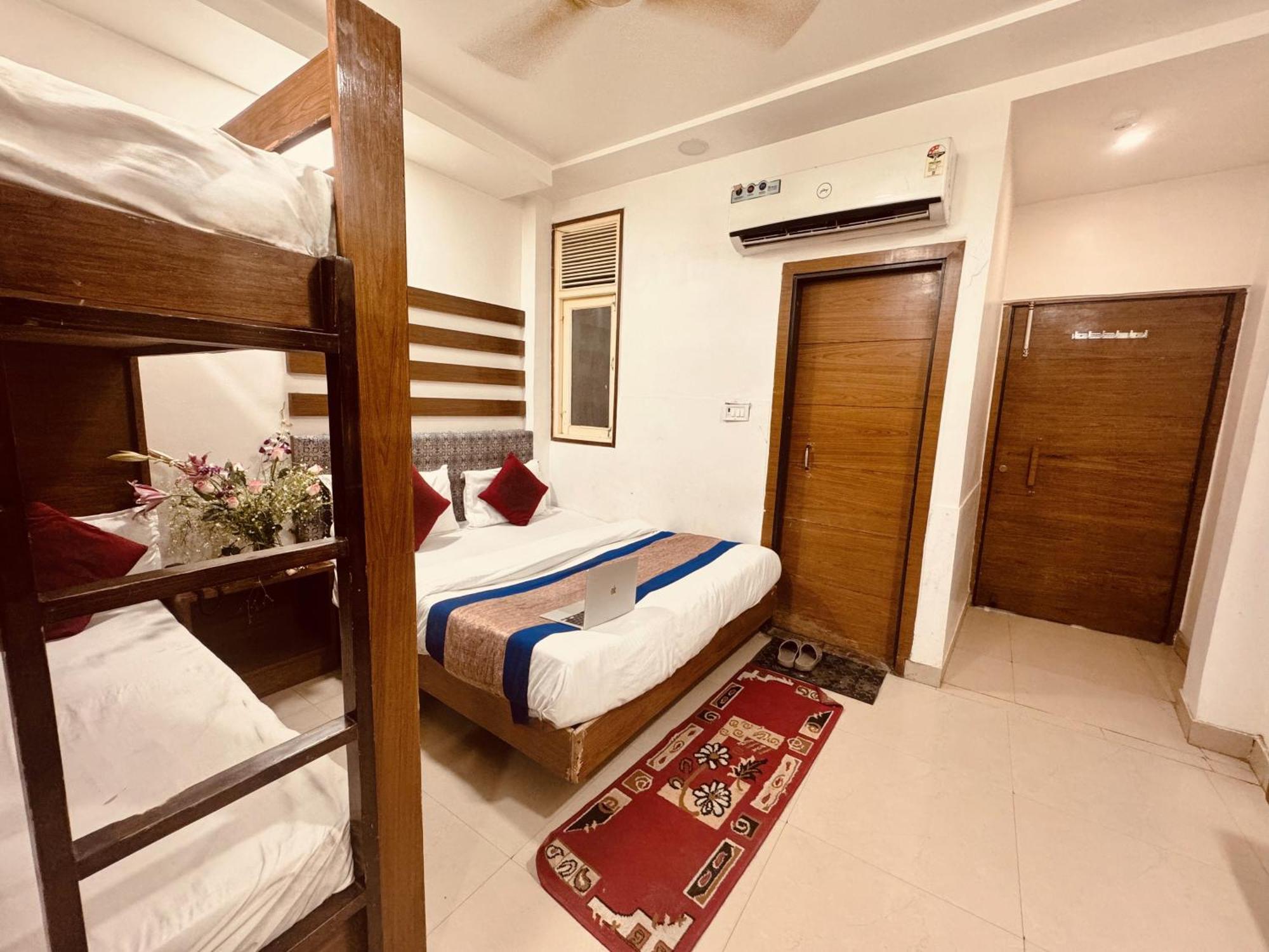Hotel Jai Balaji, Paharganj, New Delhi Railway Station ภายนอก รูปภาพ