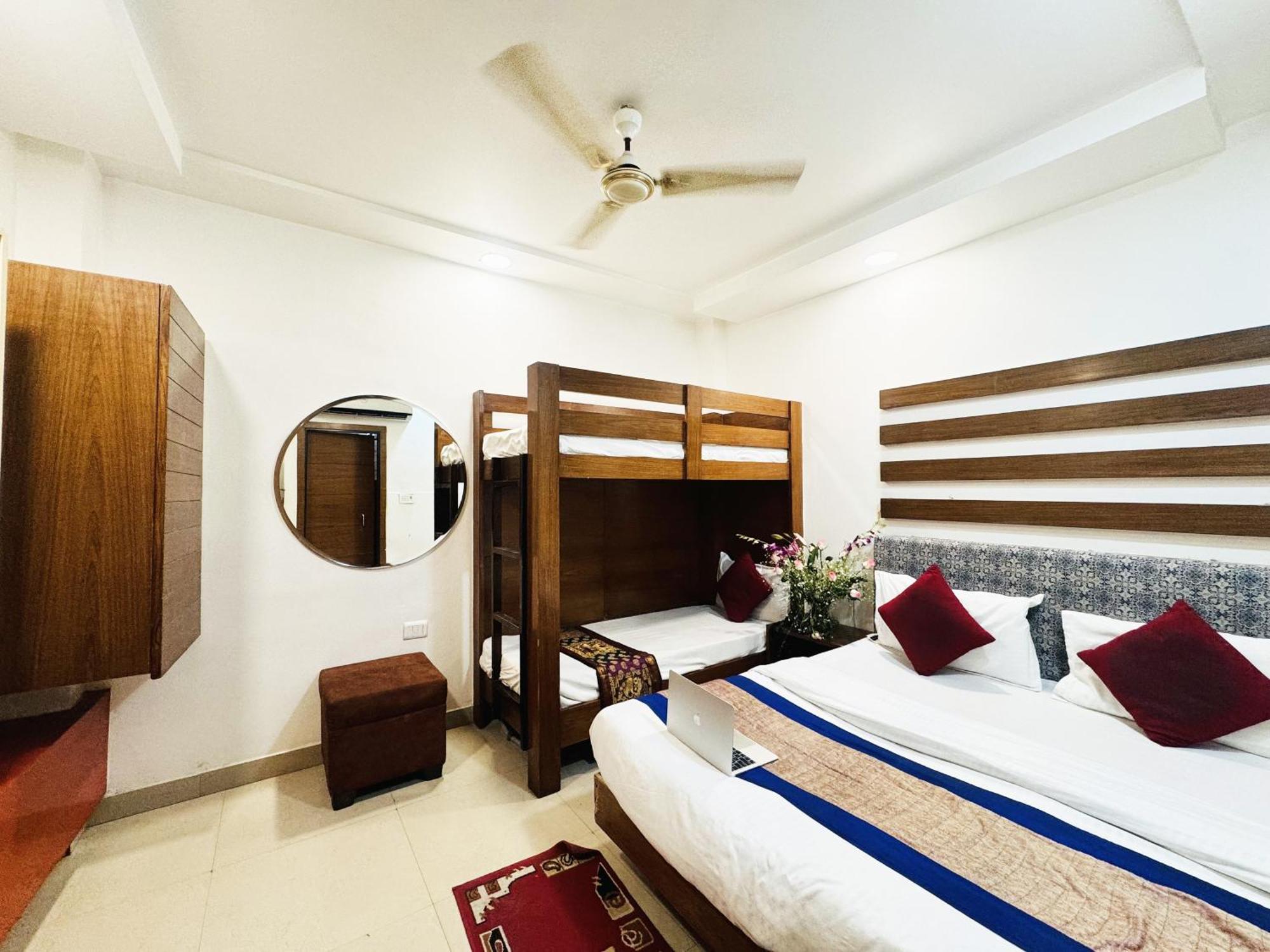 Hotel Jai Balaji, Paharganj, New Delhi Railway Station ภายนอก รูปภาพ