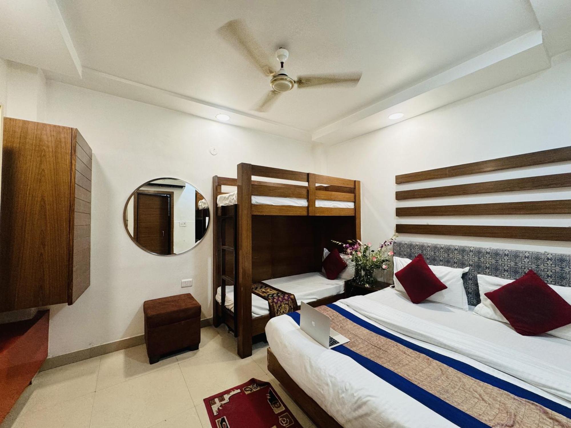 Hotel Jai Balaji, Paharganj, New Delhi Railway Station ภายนอก รูปภาพ