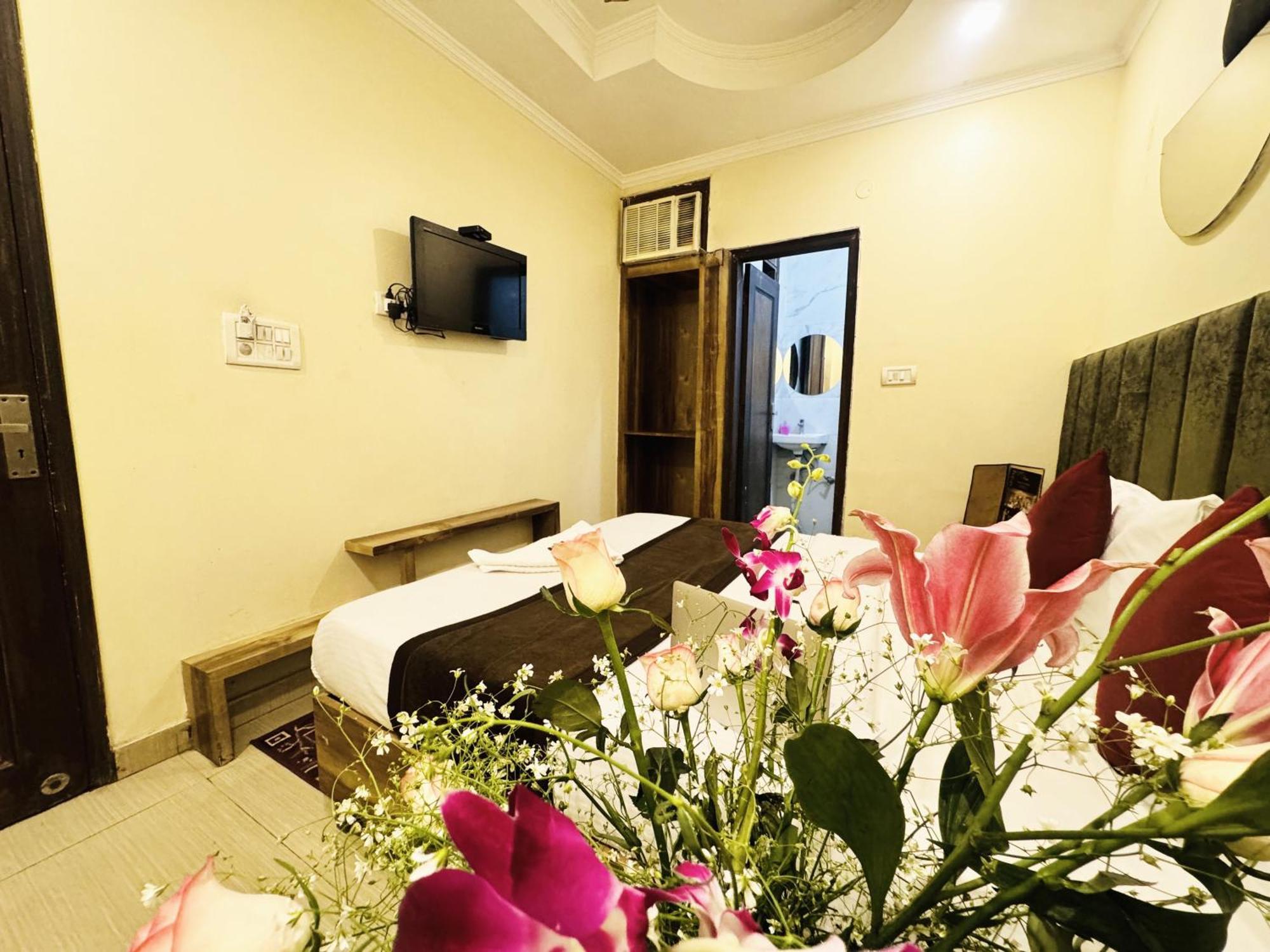 Hotel Jai Balaji, Paharganj, New Delhi Railway Station ภายนอก รูปภาพ