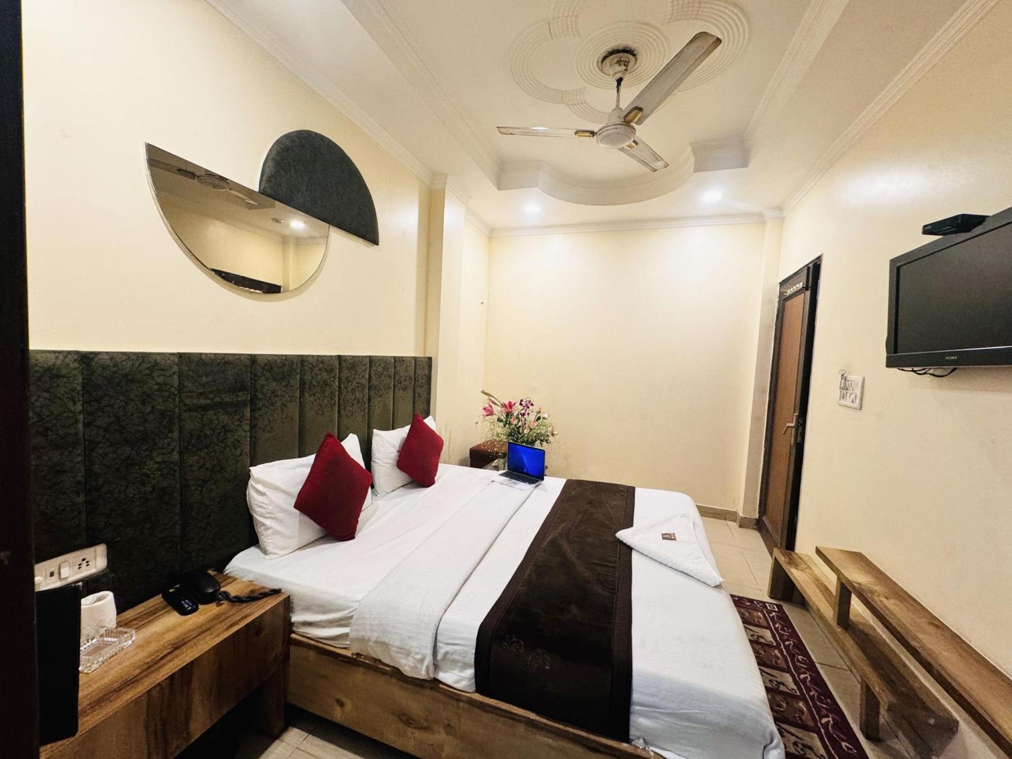 Hotel Jai Balaji, Paharganj, New Delhi Railway Station ภายนอก รูปภาพ